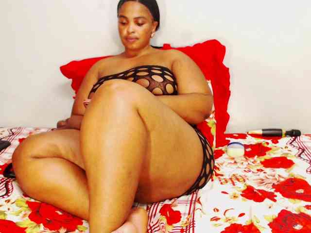 DivineBootyxxx webcam