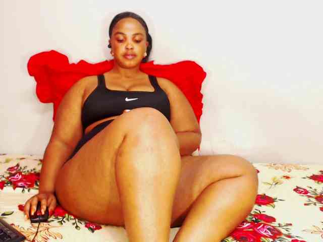 DivineBootyxxx webcam