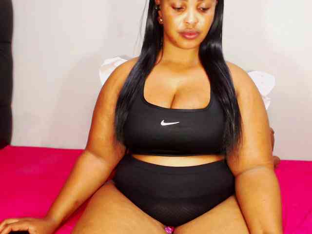 DivineBootyxxx webcam