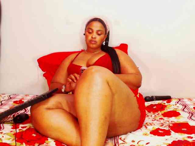 DivineBootyxxx webcam