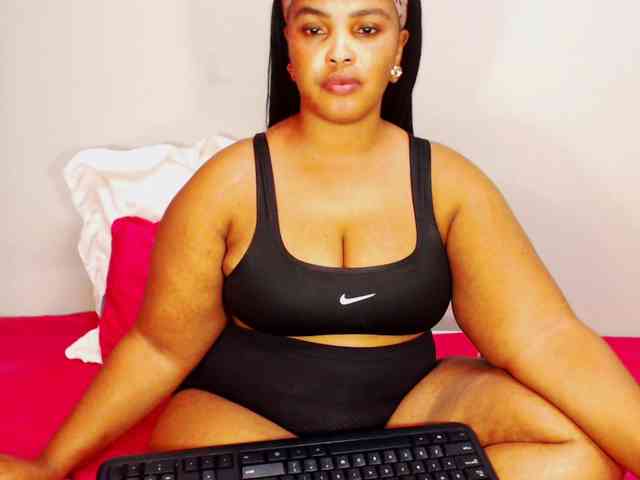 DivineBootyxxx webcam