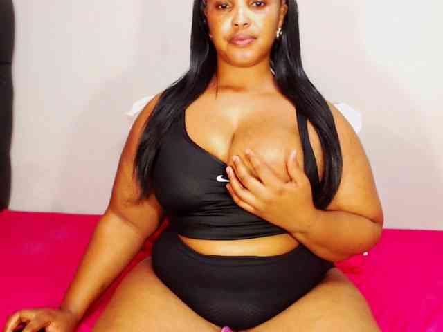 DivineBootyxxx webcam