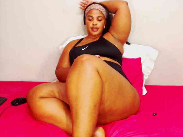 DivineBootyxxx webcam