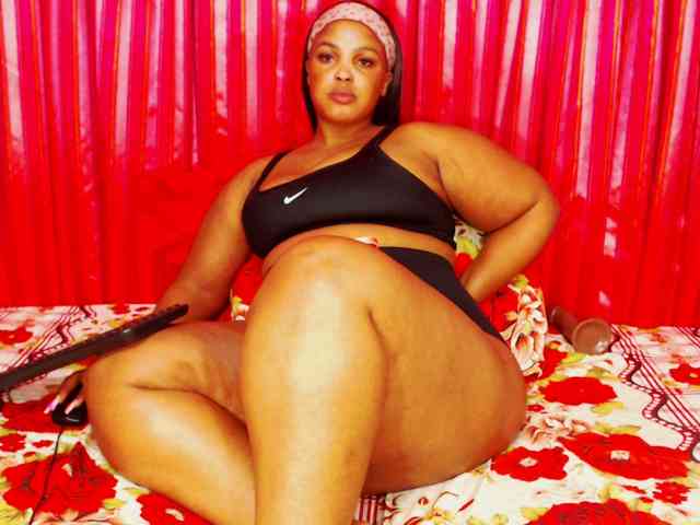 DivineBootyxxx webcam