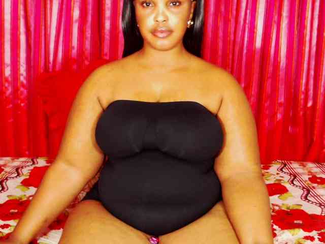 DivineBootyxxx webcam