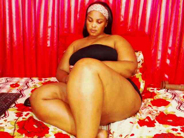 DivineBootyxxx webcam