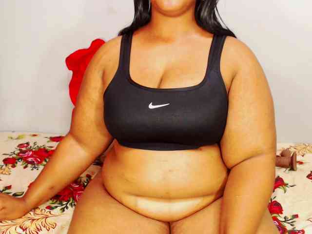 DivineBootyxxx webcam