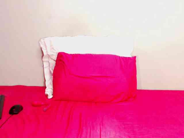 DivineBootyxxx webcam