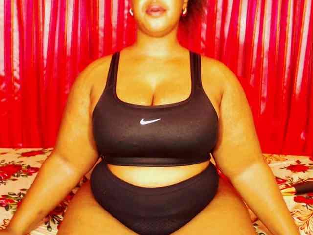 DivineBootyxxx webcam