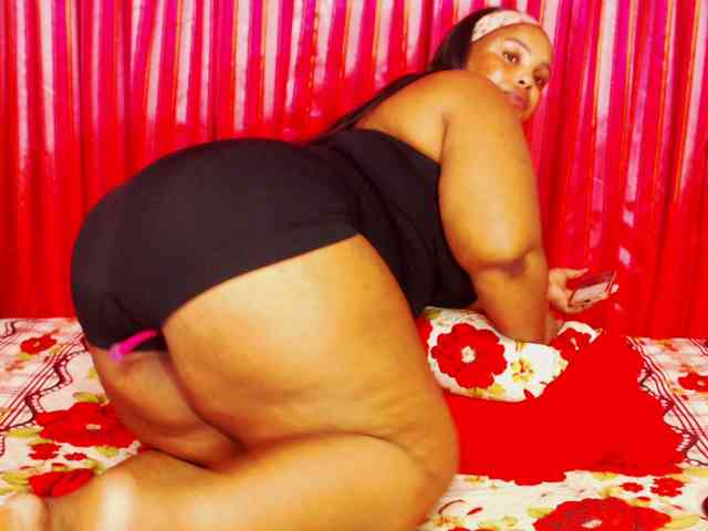 DivineBootyxxx webcam