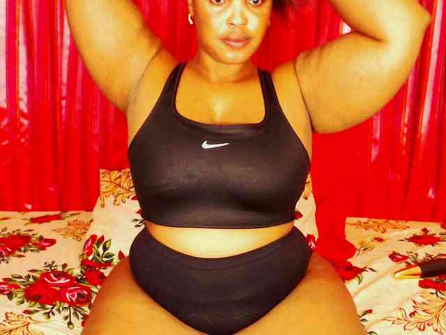 DivineBootyxxx webcam