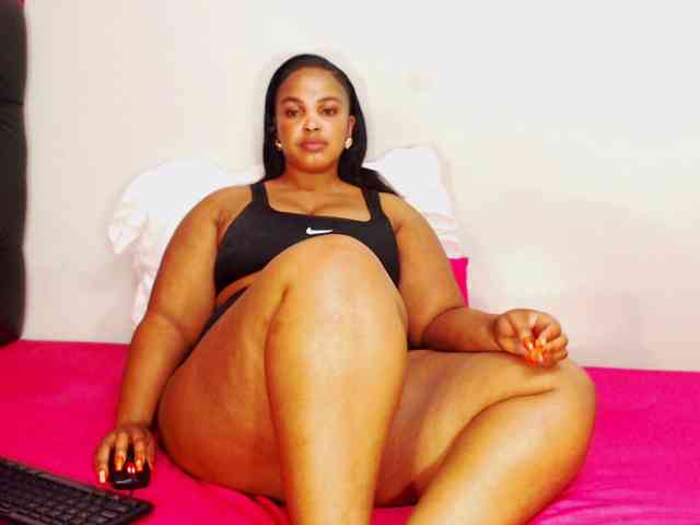 DivineBootyxxx webcam