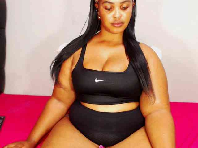 DivineBootyxxx webcam