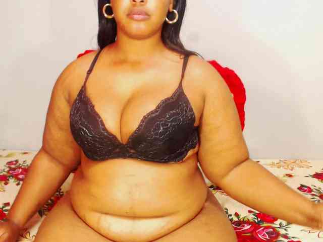 DivineBootyxxx webcam