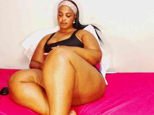 DivineBootyxxx webcam