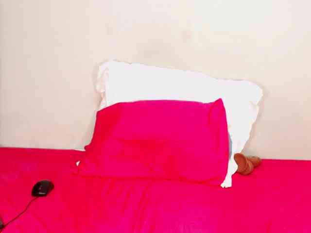 DivineBootyxxx webcam