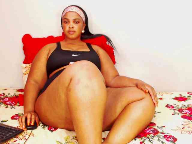 DivineBootyxxx webcam