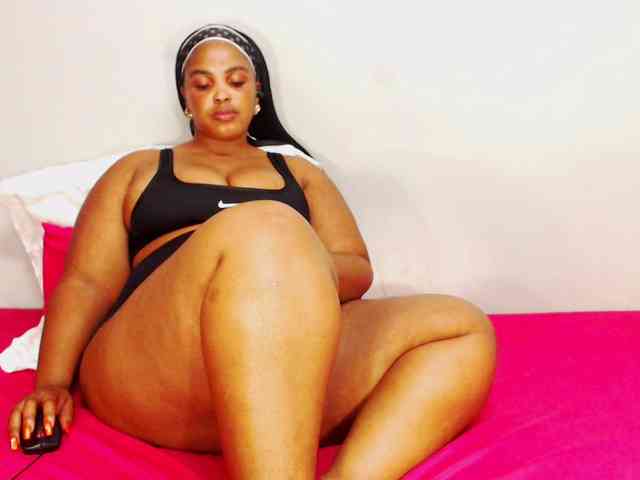 DivineBootyxxx webcam