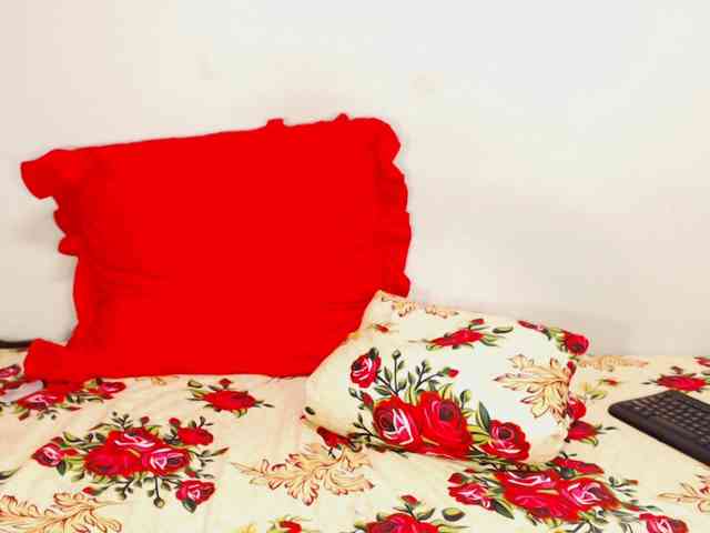 DivineBootyxxx webcam