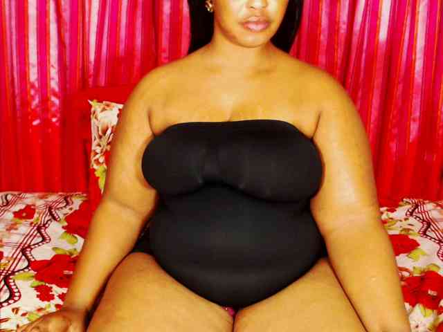 DivineBootyxxx webcam