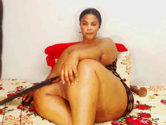 DivineBootyxxx webcam