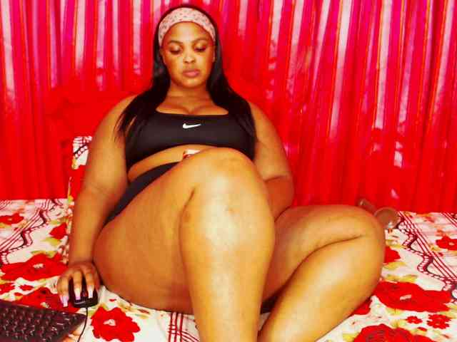 DivineBootyxxx webcam