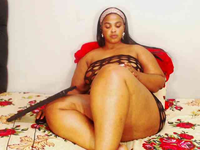 DivineBootyxxx webcam