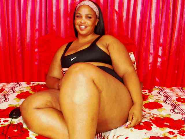 DivineBootyxxx webcam