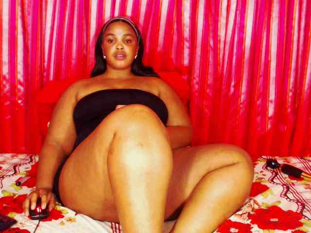 DivineBootyxxx webcam