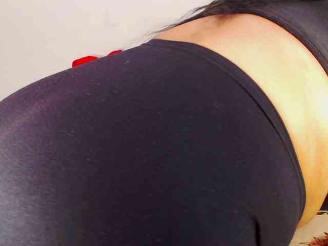 DivineBootyxxx webcam