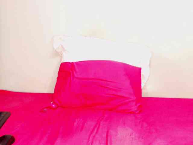 DivineBootyxxx webcam