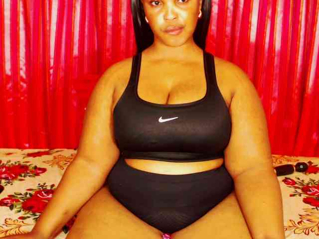 DivineBootyxxx webcam