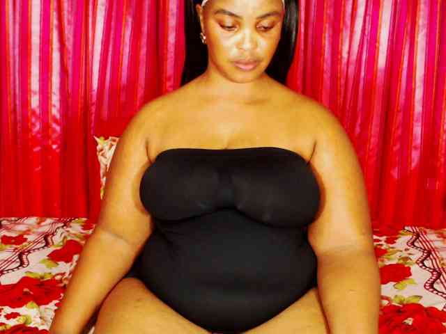 DivineBootyxxx webcam