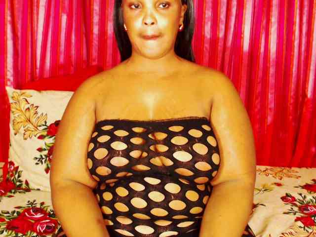 DivineBootyxxx webcam