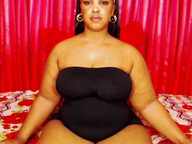 DivineBootyxxx webcam