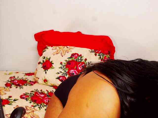 DivineBootyxxx webcam