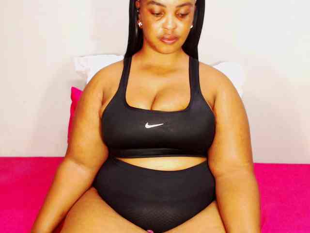 DivineBootyxxx webcam