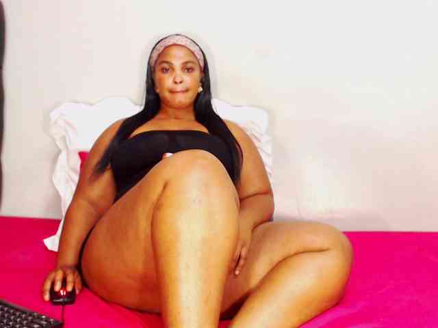 DivineBootyxxx webcam