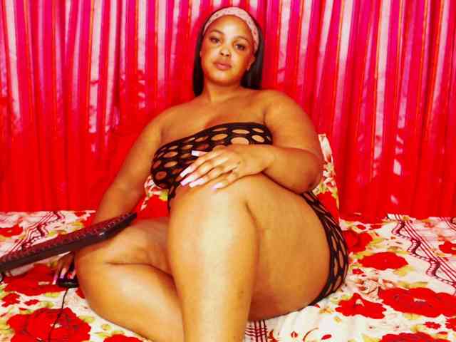 DivineBootyxxx webcam