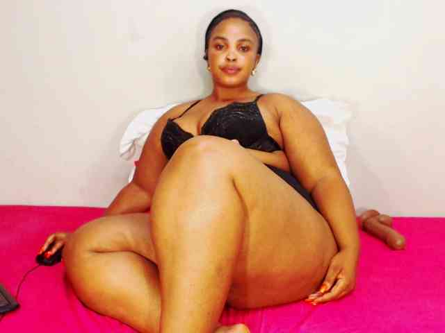 DivineBootyxxx webcam