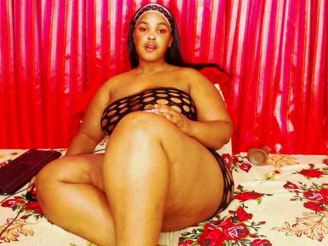 DivineBootyxxx webcam