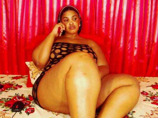 DivineBootyxxx webcam