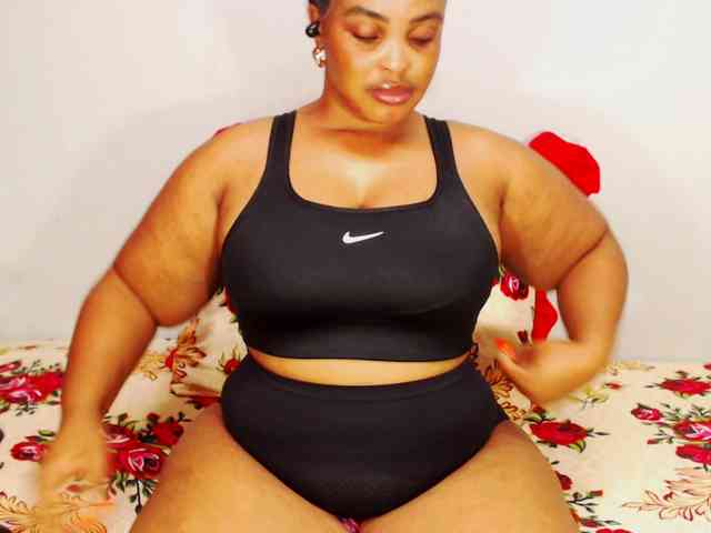 DivineBootyxxx webcam