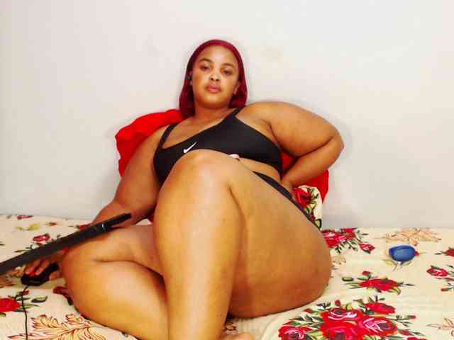 DivineBootyxxx webcam