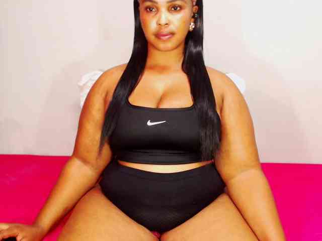 DivineBootyxxx webcam