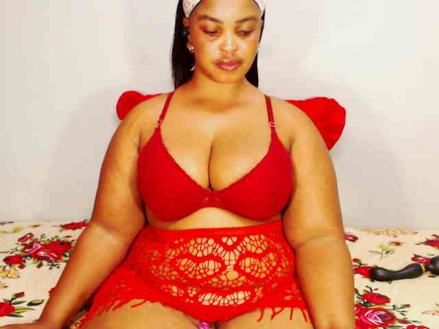 DivineBootyxxx webcam