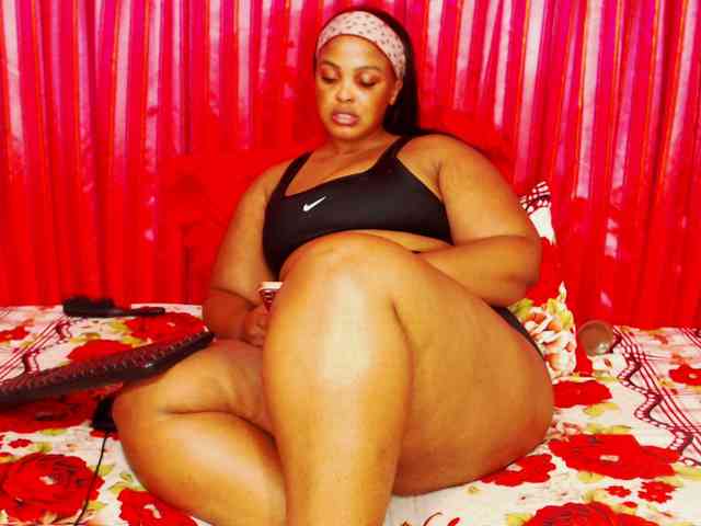 DivineBootyxxx webcam