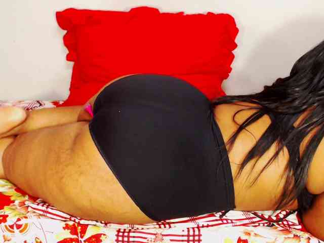 DivineBootyxxx webcam