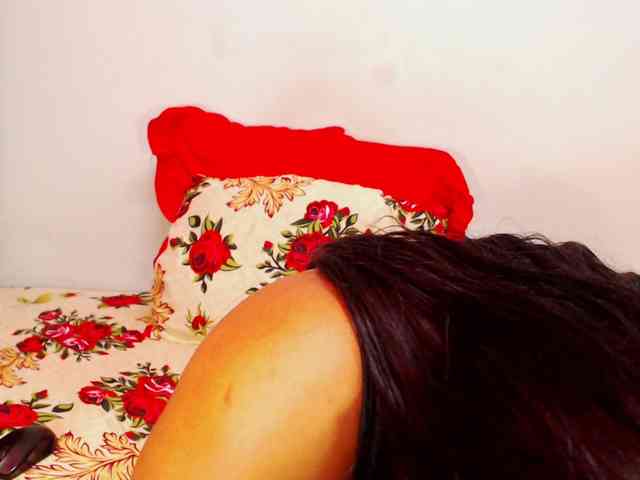 DivineBootyxxx webcam