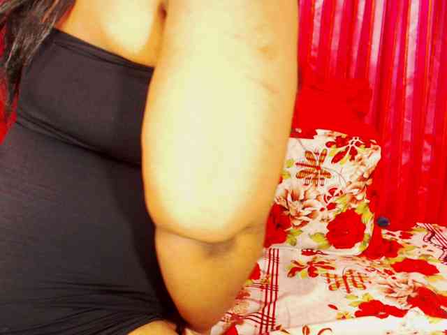 DivineBootyxxx webcam